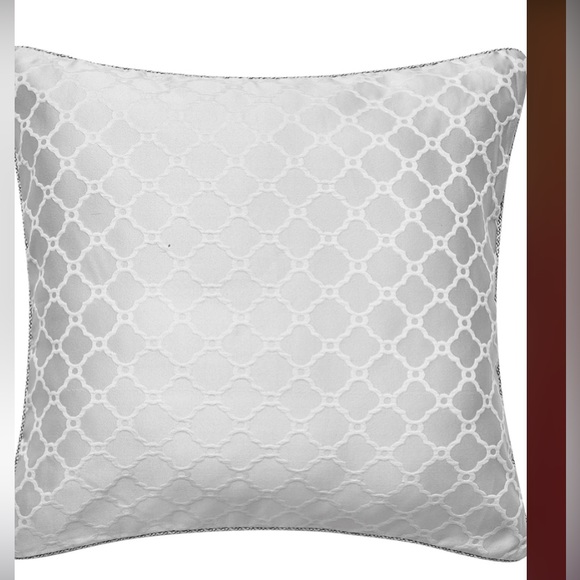 Waterford Linen Belissa Euro Sham, Grey & White, 26”x 26”, 100% Polyester NEW - Picture 1 of 8